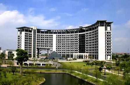 【學?！空愎ご笫钇谘b修 采購電纜線 選擇電纜線廠家